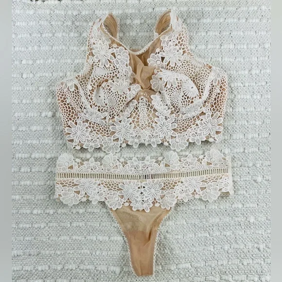 36D/M Victoria’s Secret Dream Angels Bra & Thong Set - Picture 2 of 11